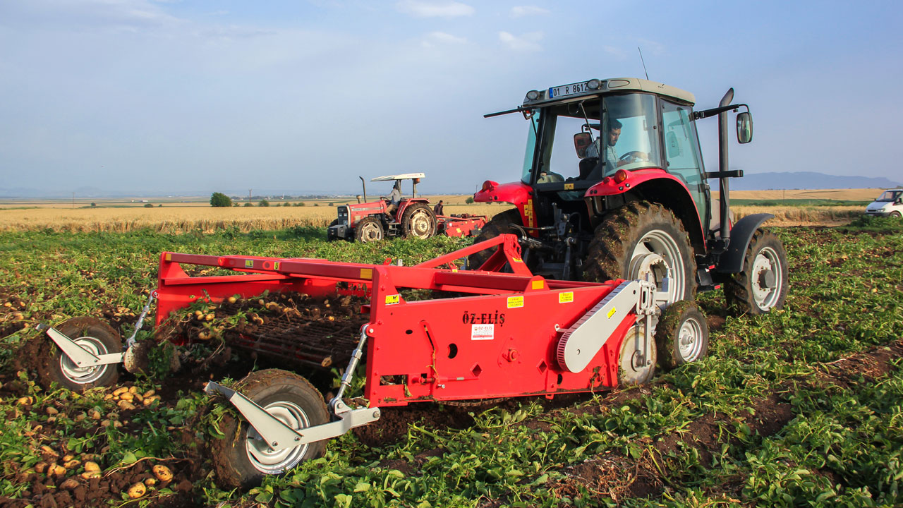 A four-row potato harvester with Hardox® wear steel in its blades