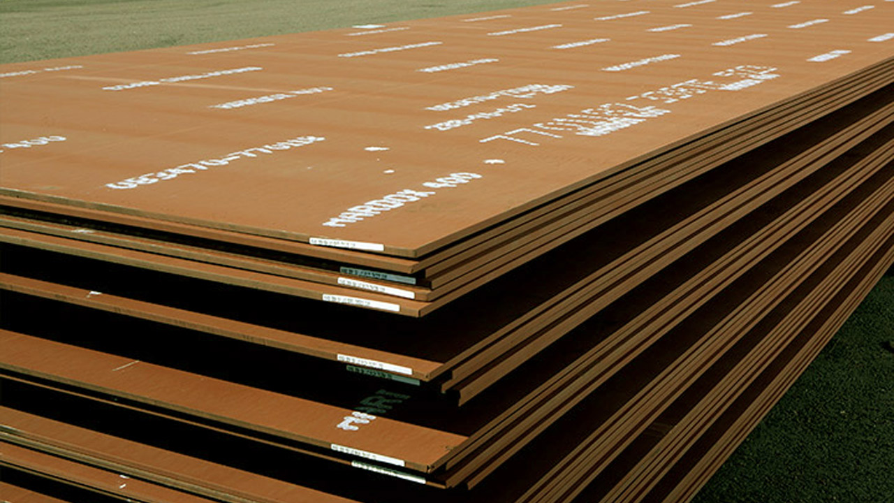 Steel plates of Hardox® wear steel in their characteristic rusty red color.