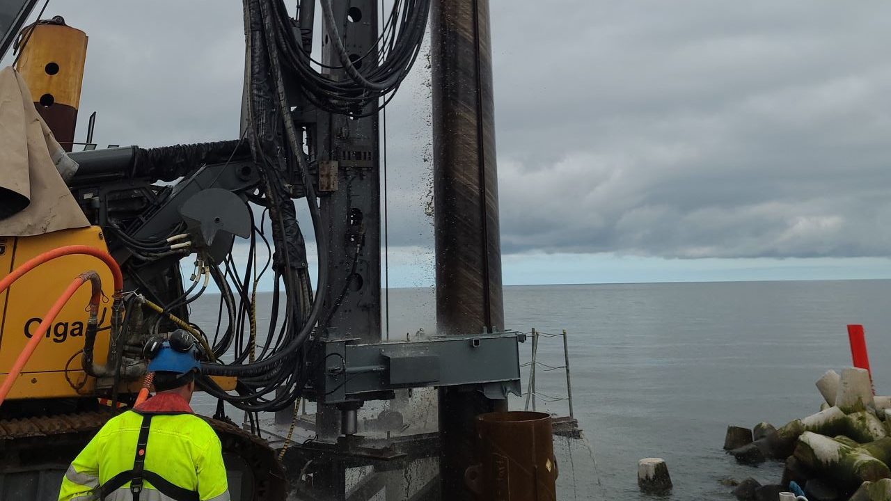 Drilling of an RD pile wall