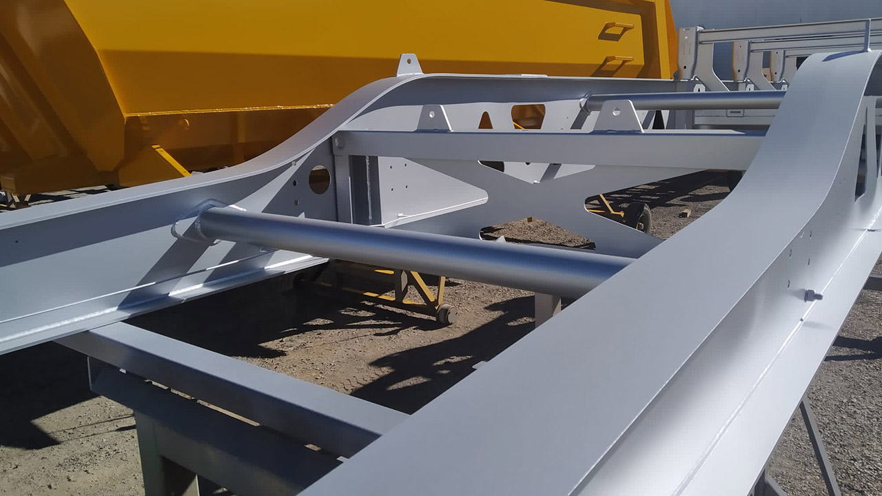 Chassis gooseneck detail